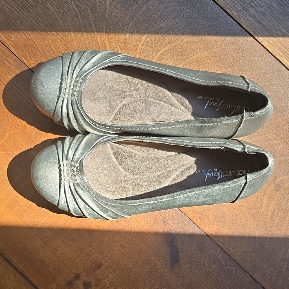 Natural Soul Women's Size 10 Pewter Flats Pre-Owned